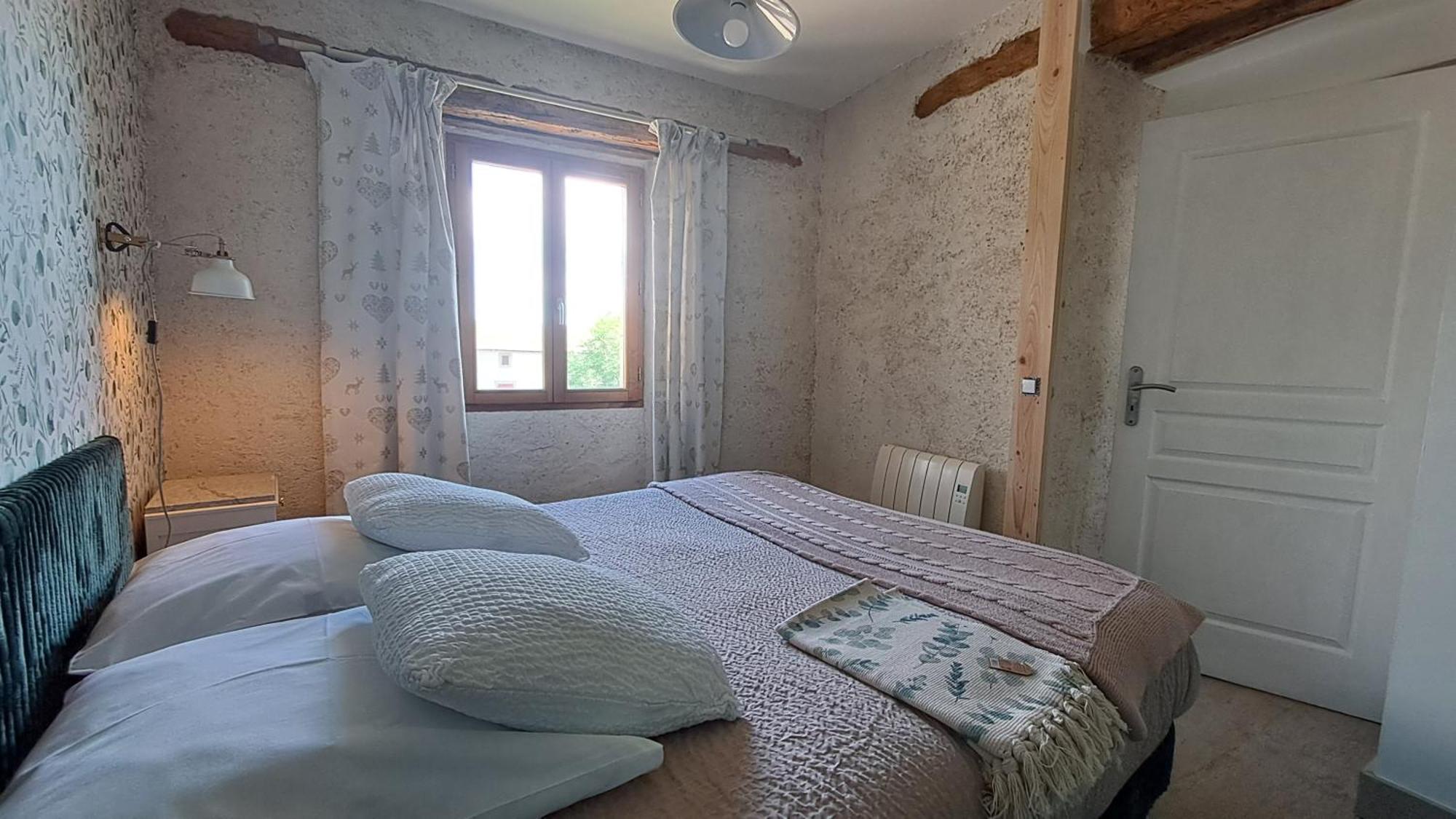 Le Grenier Des Moineaux Panzió Font-Romeu-Odeillo-Via Szoba fotó